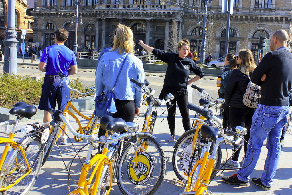 Private Yellow Zebra Budapest Bike Tour with Cafe Stop